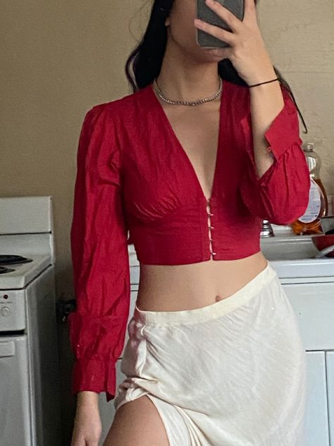 red blouse 
Outfit inspiration
summer looks Crop Top With Saree, Pirate Vibes, Fashionable Saree, Office Blouse, Blouses Designs, Indian Outfits Lehenga, New Saree Blouse Designs, Fashionable Saree Blouse Designs, Indian Saree Blouse