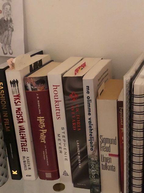 Book aesthetic, bookworm, harry potter, sigmund freud, psychology, psychology books, houkutus, stephanie myer, book lover, books, reading, room decor, book collection, white, red Aesthetic Books, Love Books, I Love Books, Book Aesthetic, Taylor Swift, Swift, I Love, Books, Red