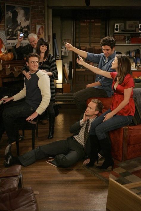 slapsgiving! How I Met Your Mother #himym Jason Segal, Ted And Robin, Josh Radnor, How Met Your Mother, Robin Scherbatsky, Barney Stinson, Ted Mosby, Jason Segel, Clive Owen