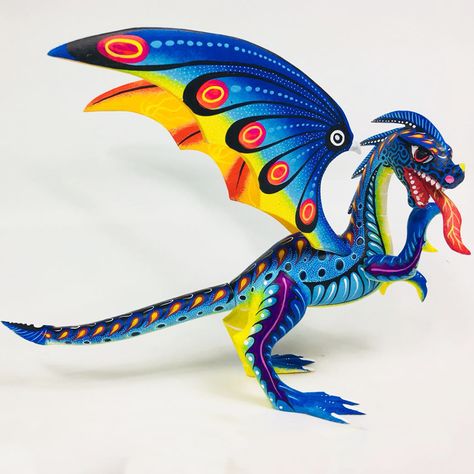 Alebrije Dragón de Cresta | Ambiente Mexicano Pop Art Pictures, Cardboard Sculpture, Paper Mache Sculpture, Mexican Designs, Weird Creatures, School Art Projects, Mexican Folk Art, Folk Art Painting, Arte Popular