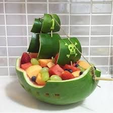 16 Most Creative Watermelon Fruit Salads - Pretty My Party - Party Ideas Pirate Ship Watermelon, Watermelon Carving Graduation, Watermelon Carving Wedding, Watermelon Carving Easy, Watermelon Boat, Watermelon Fruit Bowls, Watermelon Fruit Salad, Watermelon Basket, Fruit Buffet