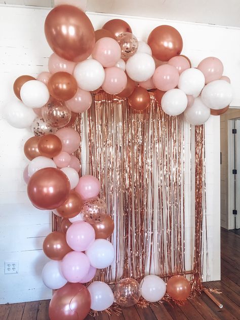 16 Birthday Party Backdrop, Party Backdrop Ideas Birthday, Simple Party Backdrop Diy, Sweet 16 Party Backdrop Ideas, 30 Birthday Backdrop, Grad Party Decorations Backdrops, Photo Wall Birthday Party, Grad Backdrop Ideas, Grad Party Backdrop Ideas