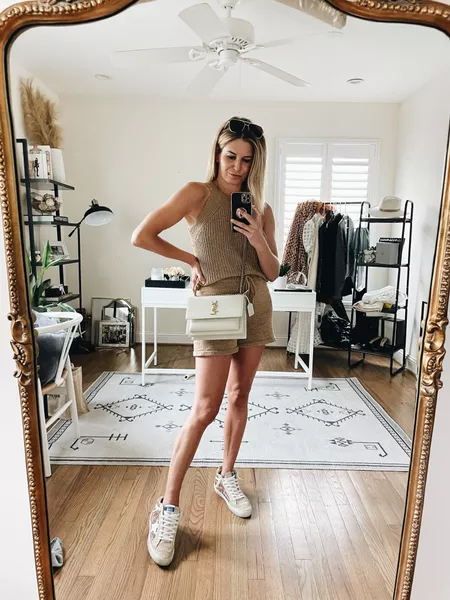 Womens Two Piece Outfits, Golden Goose Sneakers Outfit, Golden Goose Outfit, Sneakers Outfit Summer, Saint Laurent Tote, Color Outfits, Two Piece Outfits, Goose Sneakers, Chic Summer Outfits