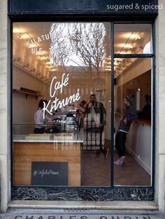 paris café kitsuné -★- I would want to go to this cafe because it looks like a nice place to relax during a vacation, and I've never actually gone to a cafe. Cafe Glass Design, Coffee Shop Window, Cafe Facade, Cafe Kitsune, Simple Cafe, Cafe Window, Shop Facade, Small Cafe, Coffee Shops Interior