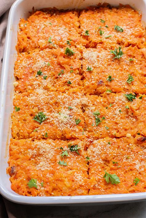 This is the best carrot casserole recipe ever!! You can add diced broccoli and cauliflower in it too if you like. Great vegetable side dish. Carrot Casserole Recipes Thanksgiving, Carrot Casserole Recipes, Cheesy Carrots, Carrot Recipes Side Dishes, Carrot Casserole, Broccoli And Cauliflower, Vegetable Side Dish, Baked Dinner, Vegetable Casserole