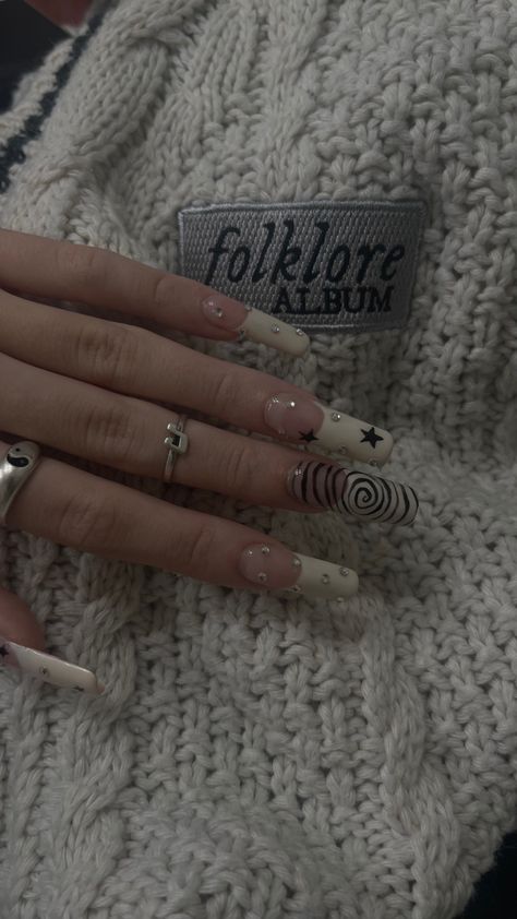 Nail Sets Aesthetic, Folklore Inspired Nails Taylor Swift, Nail Inspiration Taylor Swift, Eras Tour Nail Ideas Folklore, 1989 Taylor Swift Aesthetic Nails, Mirrorball Nails Taylor Swift, Taylor Swift Nails Inspired Folklore, Acrylic Nails Taylor Swift, Taylor Swift Nails Folklore