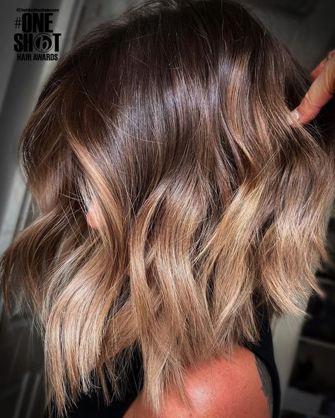 Bronze Brown Root Smudge Dark Roots Light Ends Short Hair, Root Smudge And Highlights, Warm Brunette Shades Eq Formula, Hair Smudged Roots, Smudge Root Brunette, Smudge Root Blonde Balayage, Dark Brown Roots Blonde Hair Balayage, Root Smudge Brunette To Blonde, Shadow Root Brown To Blonde