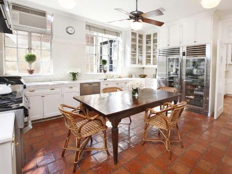 white cabinets with terracotta tile | white kitchen with terracotta floor | My Dream House | Pinterest ... Kitchen With Terracotta Floor, Apt Kitchen, Saltillo Tile Floor, Eclectic Kitchen Design, Spanish Style Kitchen, Trendy Kitchen Tile, Saltillo Tile, Terracotta Floor, Herringbone Backsplash