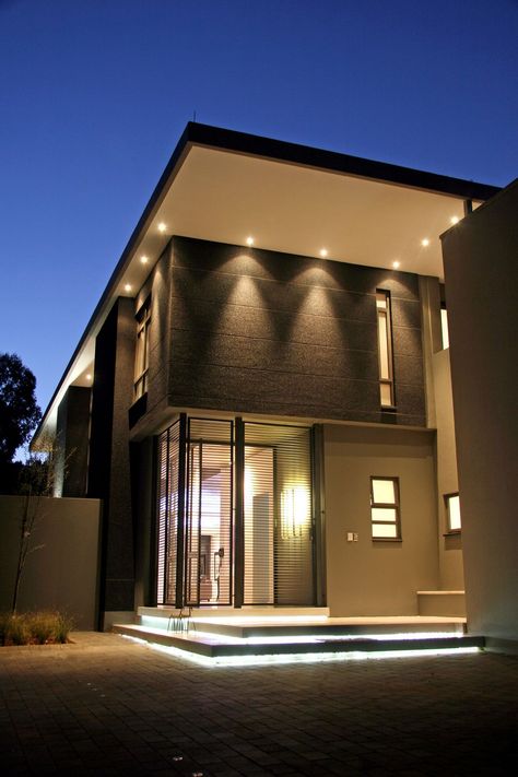 Modern House Lights Exterior, Outside House Lighting, Exterior Lighting On House At Night, Lights Outside House, Exterior House Lighting, Modern House Lighting, Outside Lights On House, Exterior House Lights, Modern Exterior Lighting