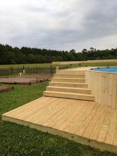 Pool deck Oberirdischer Pool, Pool Deck Plans, Swimming Pool Decks, Pool Life, Small Swimming Pools, Above Ground Pool Landscaping, Above Ground Pool Decks, Backyard Pool Landscaping, Diy Pool