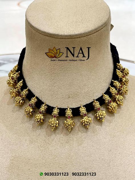 Black Thread Gold Jewellery, Black Thread Jewellery Indian, Naj Jewellery, Black Thread Necklace, Gold Earrings For Kids, Simple Beaded Necklaces, Temple Jewelry Necklace, Bridal Necklace Designs, Antique Necklaces Design