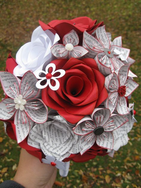 Harry Potter Red & White Bouquet Paper Bouquet Wedding, Paper Flowers Wedding Bouquet, Paper Flower Wedding, Paper Flower Centerpieces, Red Bouquet Wedding, Fleurs Diy, Paper Flowers Wedding, Paper Bouquet, Paper Wedding