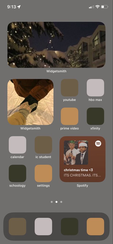 Winter Themed Iphone Layout, Christmas Lockscreen Ios 16, Christmas Wallpaper Iphone Ios 16, Ios14 Christmas Homescreen, Christmas Layouts Iphone, Ios 16 Home Screen Ideas Aesthetic Christmas, Ios 16 Wallpaper Iphone Christmas, Ios 16 Home Screen Christmas, Christmas Iphone Homescreen Ideas