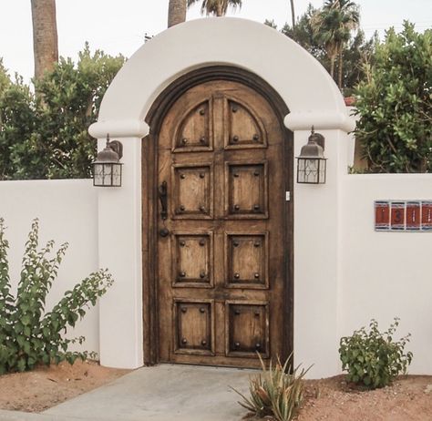 Spanish Front Door, Spanish Style Front Door, Spanish Style Furniture, Courtyard Gate, Spanish Furniture, Mexican Furniture, Front Courtyard, Spanish Architecture, Door Gate Design