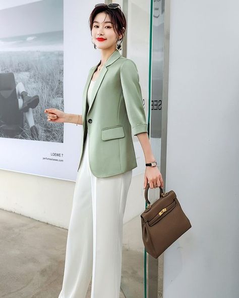 Cool! I liked it a lot. Only I felt it a fair thing I weigh 53 Kg and my waist is 65 cm and hip 93 Light Green Blazer Outfit, Formal Coats For Women, Light Green Suit, Green Blazer Outfit, Traditional Korean Clothing, Korean Suit, Blazer Verde, Modern Hanbok, Fashion Chingu