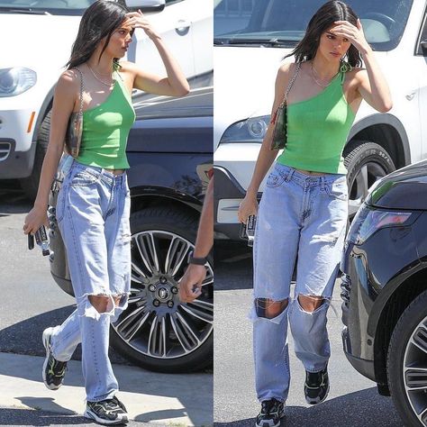 Neon Green Top Outfit, Green Top Outfit, Neon Green Top, Style Icons Inspiration, Kendall Jenner Street Style, Bodysuit Outfit, Women's Beauty, Neon Fashion, Kendall Jenner Outfits