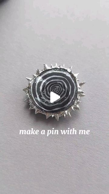 Soda Tab Crafts Tutorial, How To Make Pins Diy, Diy Jewelry Grunge, Goth Diy Crafts, Diy Grunge Jewelry, Emo Crafts, Goth Jewelry Diy, Goth Diy Clothes, Grunge Crafts