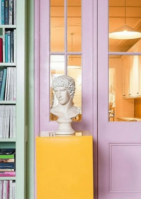 Purple Yellow Interior Design, Lilac Interior Design, Lilac Wall Paint, Lilac Door, Lilac Room Decor, Lilac Living Room, Lilac Accessories, Lilac Kitchen, Lilac Bathroom