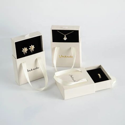 Box Jewelry Design, Innovative Jewellery Packaging, Silver Jewellery Packaging Ideas, Packaging For Rings, Gift Jewelry Packaging, Earring Box Packaging, Christmas Jewelry Packaging, Packing For Jewelry, Customized Jewelry Boxes