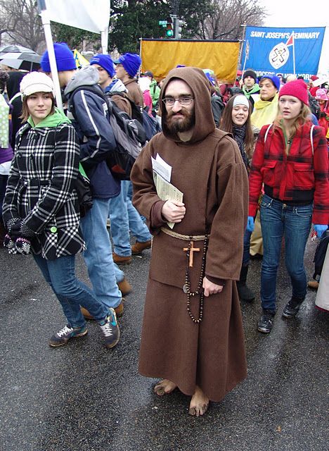 The Franciscan who Marched for Life barefoot. Catholic Orders, March For Life, Sacrifice Love, Franciscan Friar, Monastic Life, Freezing Cold, Francis Of Assisi, God Loves Me, Spiritual Life