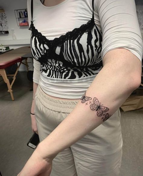 Butterfly Armband Butterfly Armband Tattoo, Butterfly Arm Band Tattoo, Arm Cuff Tattoo, Tattoo Armband, Black Band Tattoo, Wrist Band Tattoo, Rose And Butterfly Tattoo, Black Butterfly Tattoo, Cuff Tattoo