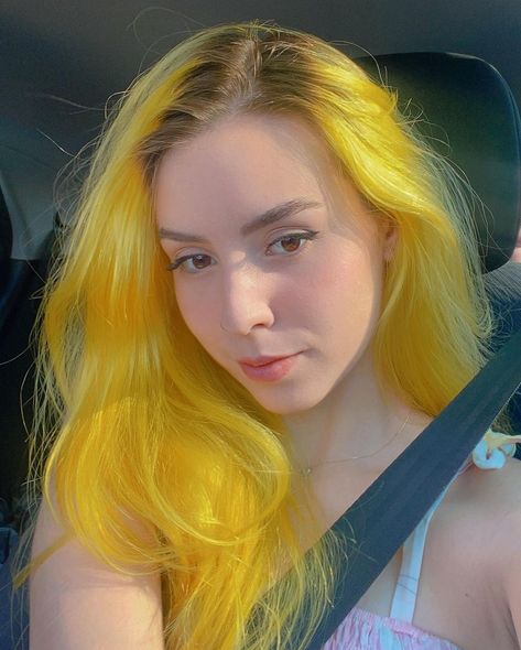 Yellow Hair Aesthetic, Yellow Hair Girl, Yellow Hair Dye, Yellow Hair Color, Hair Icon, Bleach Blonde, Aesthetic People, Colorful Hair, Yellow Hair