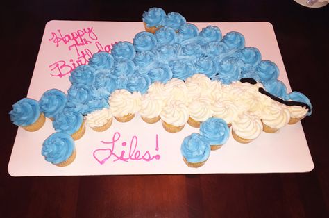 Cupcake Dolphin Cake - Harris Tetter Dolphin Pull Apart Cupcakes, Dolphin Theme Party, Dolphin Cupcake Cake, Dolphin Theme Cake, Dolphin Cakes For Kids, Dolphin Cake Ideas, Dolphin Birthday Party, Dolphin Cupcakes, Dolphin Birthday Cakes