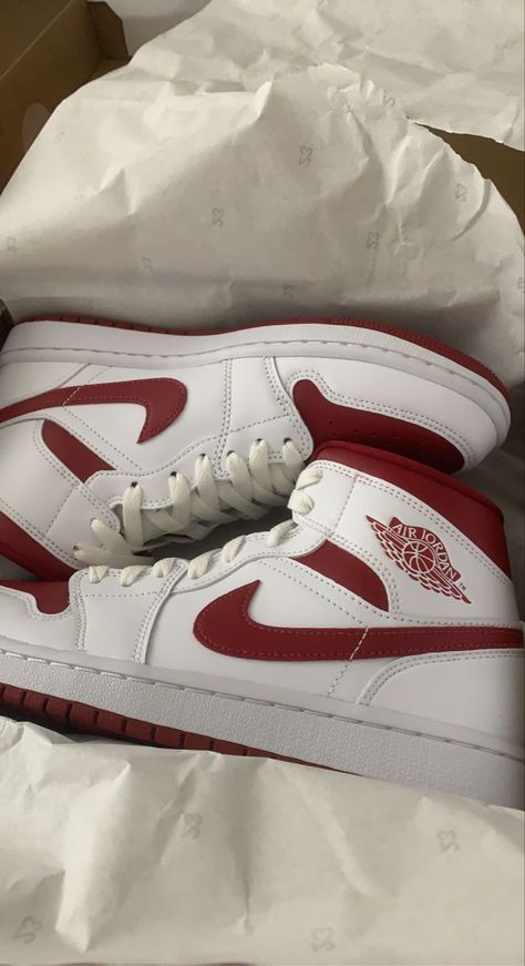 Air Jordans High Tops, Jordan 1 Reverse Chicago, Nike Air Jordan Red, Red And White Shoes, Jordans Red, Jordan 1 Custom, Air Jordan 1 Mid Chicago, Jordans Aesthetic, Jordan 1 Mid Chicago