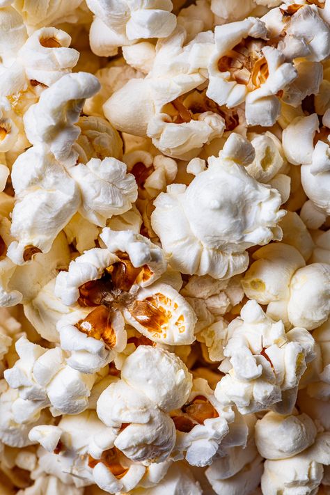 Close up of popcorn Closeup Food Photography, Popcorn Food Photography, Food Texture Photography, Popcorn Photography, Bethany Dobson, Macro Bowl, Gcse Graphics, Macro Food Photography, Food Portrait