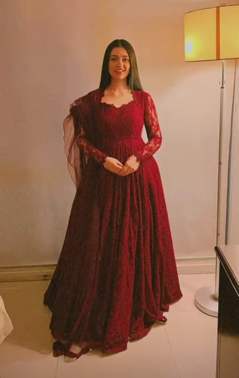 Maroon Frock, Alizeh Shah, Latest Maxi Dresses, Desi Outfits, Trendy Outfits Indian, Maxi Dress Designs, Anarkali Dress Pattern, Frock Fashion, Gaun Fashion