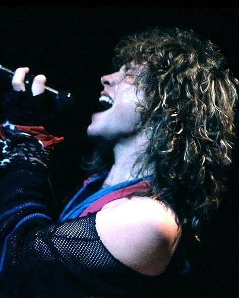 Jon Bon Jovi 80s, John Bon Jovi, Bon Jovi 80s, Jon Bongiovi, 80s Hair Bands, Bon Jovi Pictures, Rockstar Aesthetic, Bon Jovi Always, 80s Bands