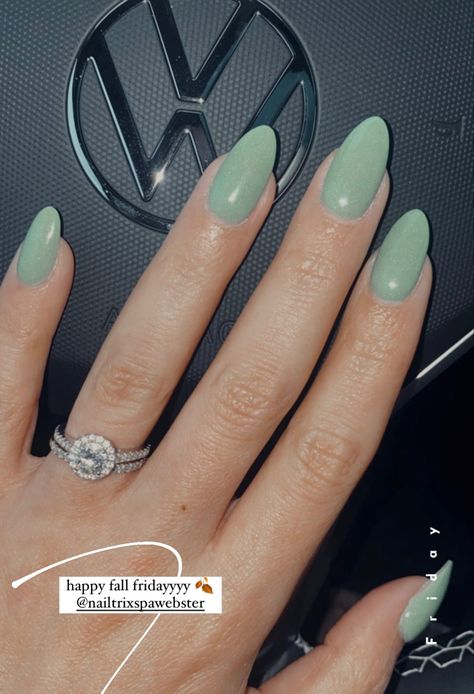 Powder Green Nails, Dip Colors For Nails Spring, Dip Nail Ideas Sage Green, Seafoam Green Nails Almond, Jade Dip Powder Nails, Almond Dip Nails Spring, Sage Green Dip Nails, Mint Almond Nails, Mint Dip Powder Nails