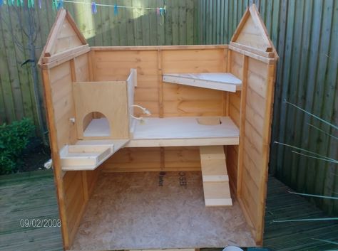 Bunny Rabbit Crafts, Diy Rabbit Cage, Flemish Giant Rabbit, Rabbit Habitat, Bunny Hutch, Spoiled Pets, Bunny Room, Indoor Rabbit, Rabbit Crafts