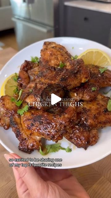 Mediterraneandiet For Heart on Instagram: "🌿🫒LAZY GIRL’S ULTIMATE CHICKEN THIGHS✨the best and easiest chicken thighs you’ll ever make!
🫶Thanks @oliviaadriance

💁‍♀️ Type "Great" If You Want to Get More Recipes From @mediterraneandiet_for_heart

👉 Follow my page @mediterraneandiet_for_heart to get more Mediterranean diet recipe

We make these at least once a week and I have turned SO many people on to this recipe. They are sure to become a staple in your house!

Ingredients: (quantities are easily modifiable to serve however many are in your fam 🫶🏻)
1.5 lbs of chicken thighs, boneless and skinless
salt and pepper to season
about 1/2 cup of bone broth (start with 1/4 cup and add more as needed)

Directions:
Heat a skillet over medium high heat
While the skillet heats up, season your c Chicken Dinner For Two, Recipe Chicken Thighs, Chicken Bits, Clean Eating Guide, Easy Chicken Recipe, Moist Chicken, Quick Meal Prep, Simple Healthy Recipes, Tasty Dinner