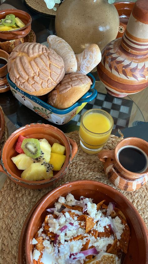 Mexican Breakfast Aesthetic, Senora Life Aesthetic, Señora Aesthetic, Food In Mexico, Food Core, Mexican Lifestyle, Mexican Aesthetic, Foodie Aesthetic, Photos Flowers