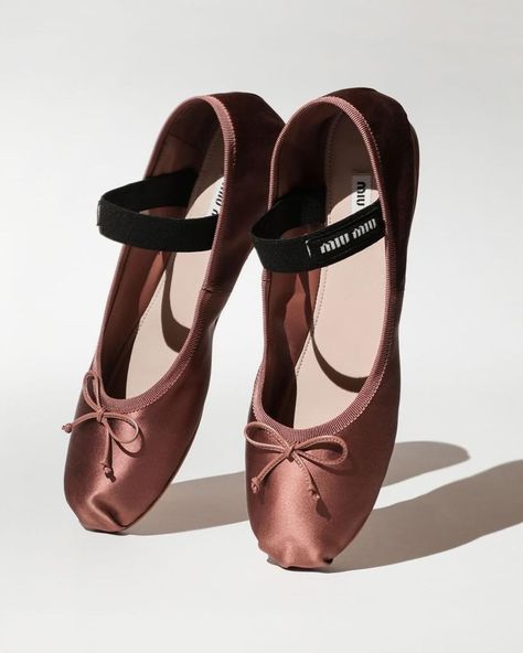 Miumiu Flat Shoes, Miumiu Ballerinas Outfit, Miu Miu Shoes Ballerina, Miumiu Ballerinas, Miu Miu Ballet, Miu Miu Flats, Ballerina Outfit, Dr Shoes, Pretty Ballerinas