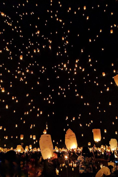 Ancient China Aesthetic, Chinese Lantern Festival, Floating Lanterns, Sky Lanterns, Dream Fantasy, Chinese Lantern, Large Lanterns, Diwali Wishes, Lantern Festival