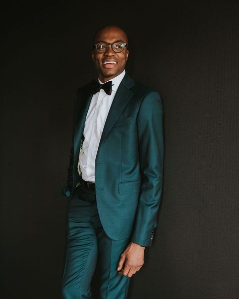 Dapper Groom in Dark Teal Suit | Image by Joel & Justyna Dark Teal Tuxedo, Dark Teal Outfit, Ethereal Office, Dark Teal Suit, Dark Green Suit, Groomsmen Colours, Creative Black Tie, Teal Suit, Black And White Palette