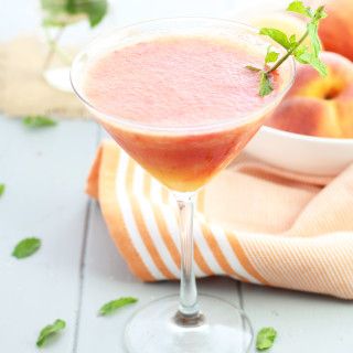 This Georgia Peach Martini is inspired by a cocktail at the Cheesecake Factory. Key Lime Pie Martini, Peach Martini, Strawberry Rhubarb Cobbler, Strawberry Martini, Easy Fruit Pizza, Caramel Vodka, Small Batch Baking, Rhubarb Desserts, Chocolate Martini