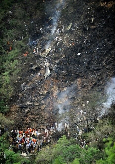 Air India Express flight 812. May 22, 2010 - Mangalore, India 🇮🇳 The Boeing 737-800 named 'Victoria Memorial/Konark Sun Temple' was an international flight from Dubai to Mangalore carrying 160 passengers and 6 crew. After landing at Mangalore Airport, the aircraft overran runway 24 and crashed down the hill at its far end. 158 people were killed (all crewmembers and 152 passengers), only 8 people survived. Pilot error was the cause, the captain had continued on with an 'unstabilized approach'. Mangalore Airport, Air India Express, Sun Temple, Victoria Memorial, International Flight, Air India, International Flights, Mangalore, Boeing 737