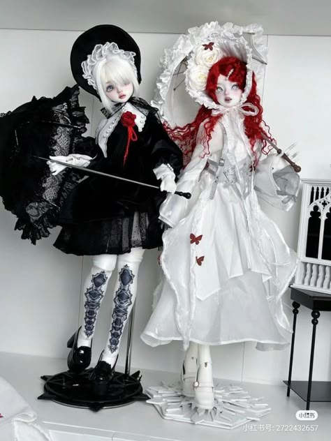 Porcelain Doll Aesthetic, Doll Oc, Marionette Doll, Watching Horror Movies, Spooky Outfits, Characters In Real Life, Vampire Doll, Hair Specialist, Doll Aesthetic