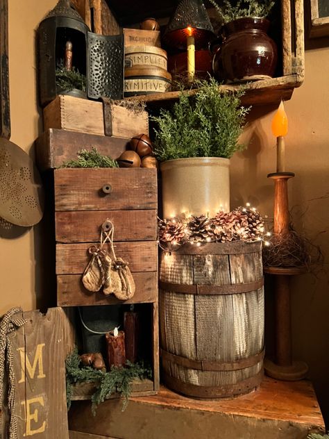 Primitive Living Room Ideas, Butter Churner, Primitive Home Decorating, Drywall Tape, Primitive Living, Primitive Living Room, Christmas Decs, Country Sampler, Prim Christmas