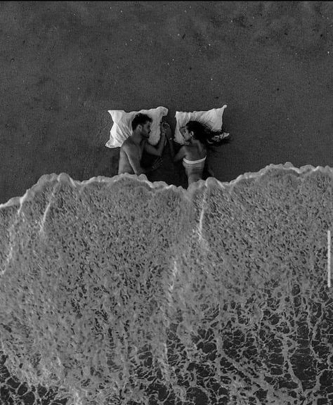 Black And White Romance Photography, Couple In Ocean Aesthetic, Soul Mates Aesthetic, Black And White Couple Aesthetic, Captions For Guys, Awsome Pictures, Angel Illustration, Aesthetic Sea, Black And White Couples