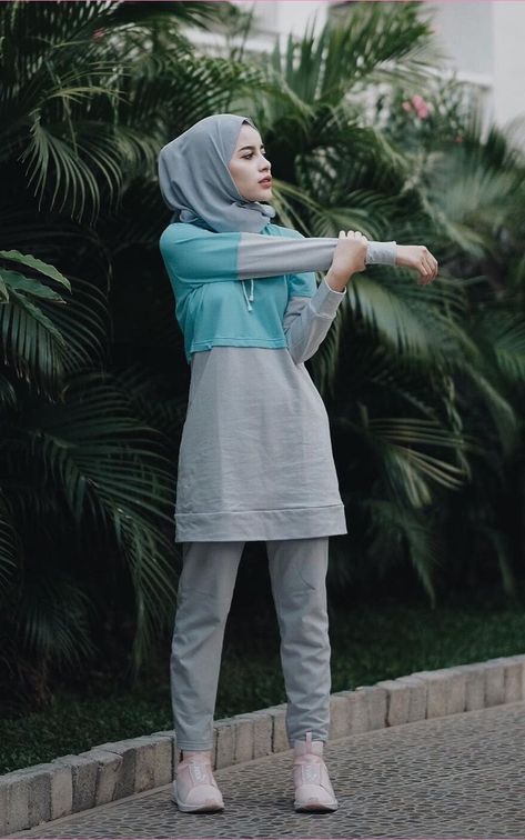 Polo Sweater Outfit, Outfit Jogging, Modest Workout Clothes, Diy Crochet Sweater, Modest Workout, Modest Outfits Muslim, Outfits Muslim, Modest Activewear, Hijabi Fits