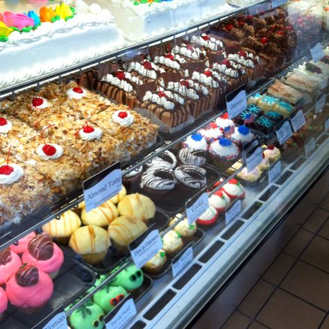 The best bakery around .... Oakmont , PA ! Never pass up those moments when the cravings are warranted ! You won't be disappointed ! Oakmont Bakery, Pittsburgh Pennsylvania, Best Bakery, Pittsburgh Pa, Bakery Cakes, Places To Eat, Fun Desserts, Tart, Pastry