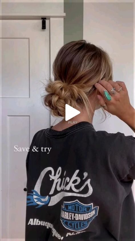 ▷ hoco hair styles medium length, hoco hair ideas, hoco hair styles for short hair updo, hoco hair styles for medium length hair..!! Knotted Messy Bun, Hairstyle Bridesmaid, Tie A Shirt, Hairstyles Straight Hair, Hairstyles Styles, Messy Bun Tutorial, Hairstyles Straight, Beach Hairstyles Medium, Bun Tutorial