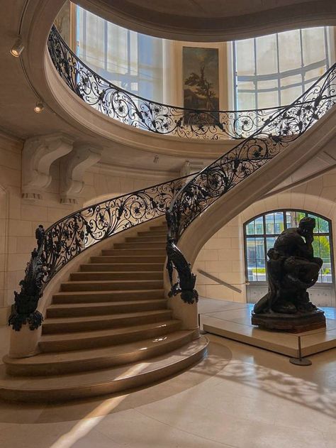 Paris musée petit Palais aesthetic escaliers Petit Palais Paris, A Day In Paris, Paris Interiors, Paris Rooftops, Bedroom Wall Paint, Paris Aesthetic, French Chateau, Wall Paint, Fanfiction