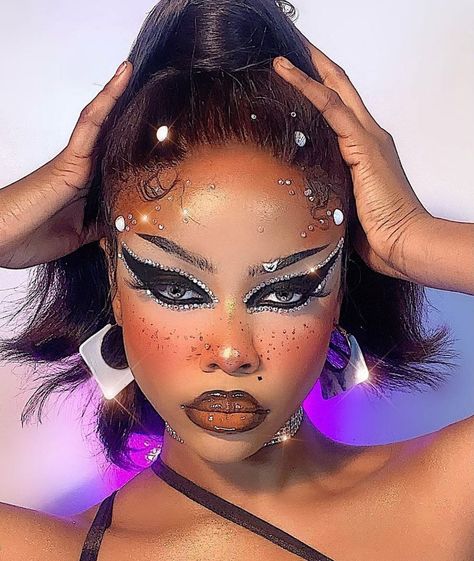 Make Up Certified on Instagram: “Stunning makeup on @babenexttdoor 💎💎💎💎 DM us for a shoutout” Eyeshadow Art, Plouise Makeup, Plouise Makeup Academy, Cool Makeup Looks, Dope Makeup, Stunning Makeup, Edgy Makeup, Cute Makeup Looks, Makeup Eye Looks