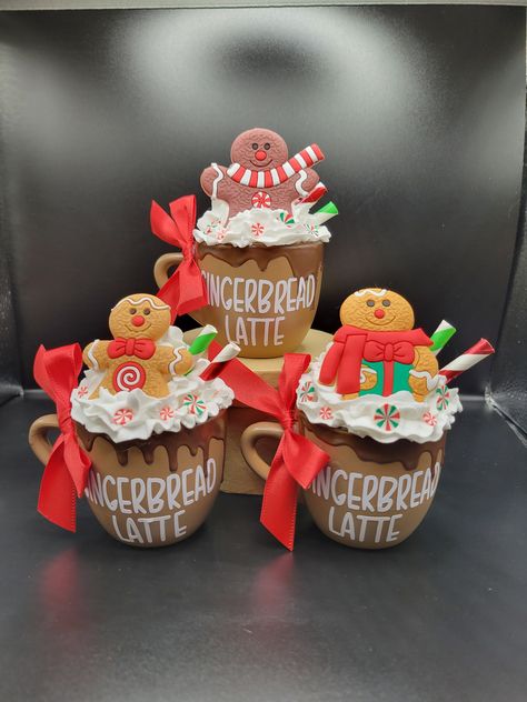 Add a little extra warmth to your gift giving this year with a fake Gingerbread latte in a mini coffee mug topped with fake whipped cream, an adorable Gingerbread figure and chocolate drizzle all down the sides! This listing is for 1 adorable Faux Christmas Gingerbread latte  drink. This mini mug faux drink would look so cute as Kitchen decor, Christmas hot cocoa bar or for your tiered tray. This time is for display only please do not use water to clean it. Dry dust only. Fake Hot Cocoa Mug, Fake Bake Christmas, Hot Cocoa Cups Diy, Gingerbread Crafts Diy, Hot Chocolate Decor, Christmas Hot Cocoa Bar, Cup Ornaments, Tumbler Toppers, Gingerbread Kitchen