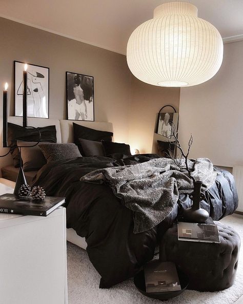 Earthy Black Bedroom, Beige Walls Black Furniture, Beige Black Bedroom, Neutral And Black Bedroom, Black Themed Bedroom, Urban Bedroom Ideas, Black And Beige Bedroom, Beige And Black Bedroom, Black And White Bedroom Decor